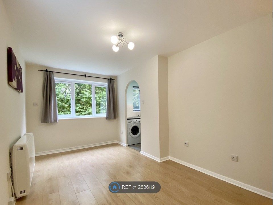 Property photo 1 of 10 Living Room