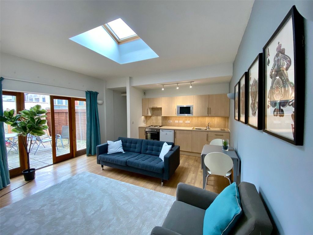Property photo 1 of 11 Picture No. 05