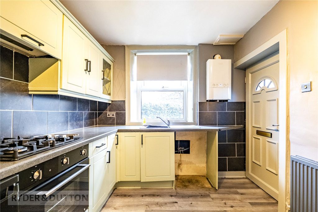 Property photo 3 of 19 Kitchen