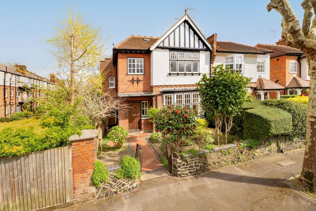 Property photo 1 of 18