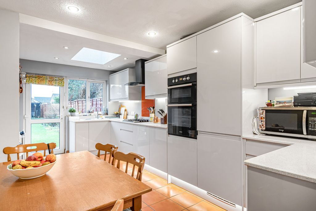 Property photo 3 of 28