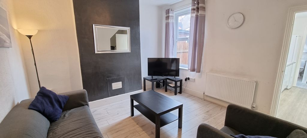 Property photo 3 of 8