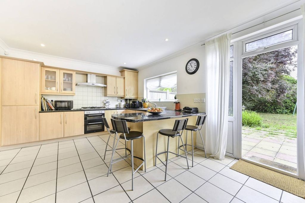 Property photo 1 of 18