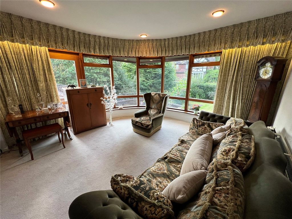 Property photo 2 of 17 Lounge