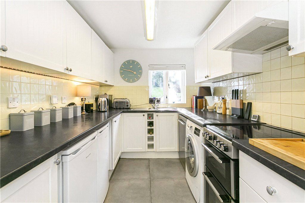 Property photo 2 of 10 Kitchen