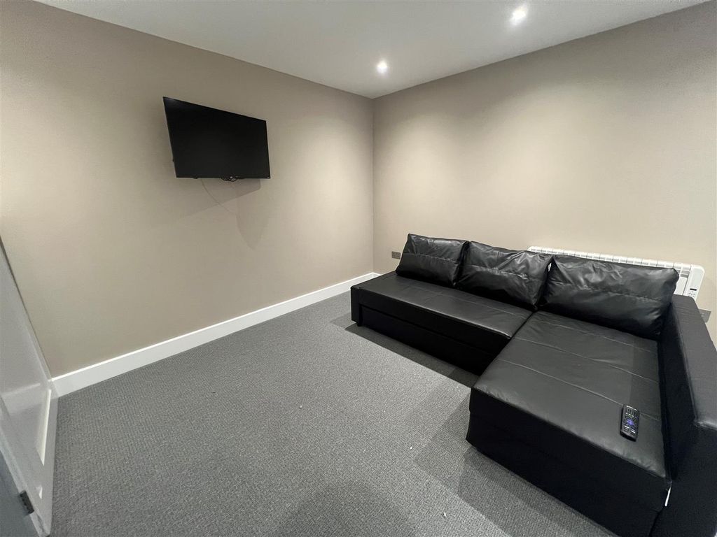 Property photo 3 of 6 F3Bc 5.Jpg