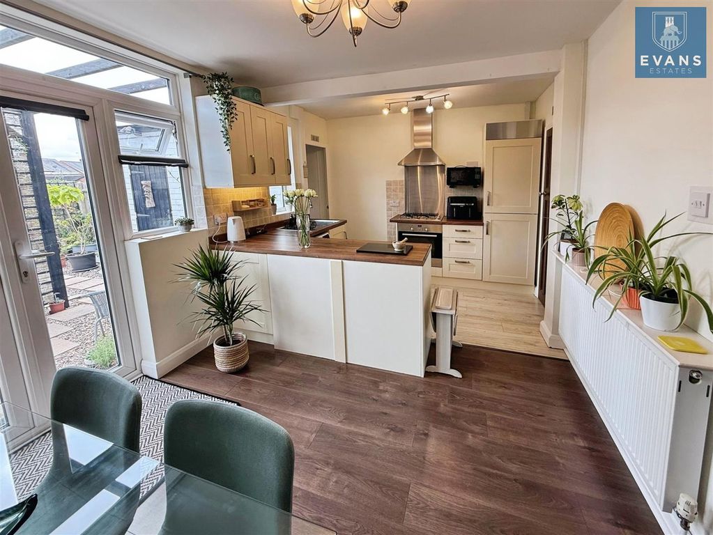 Property photo 2 of 19 Kitchen