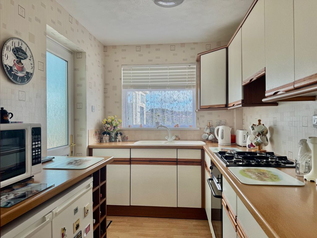 Property photo 3 of 15 Kitchen
