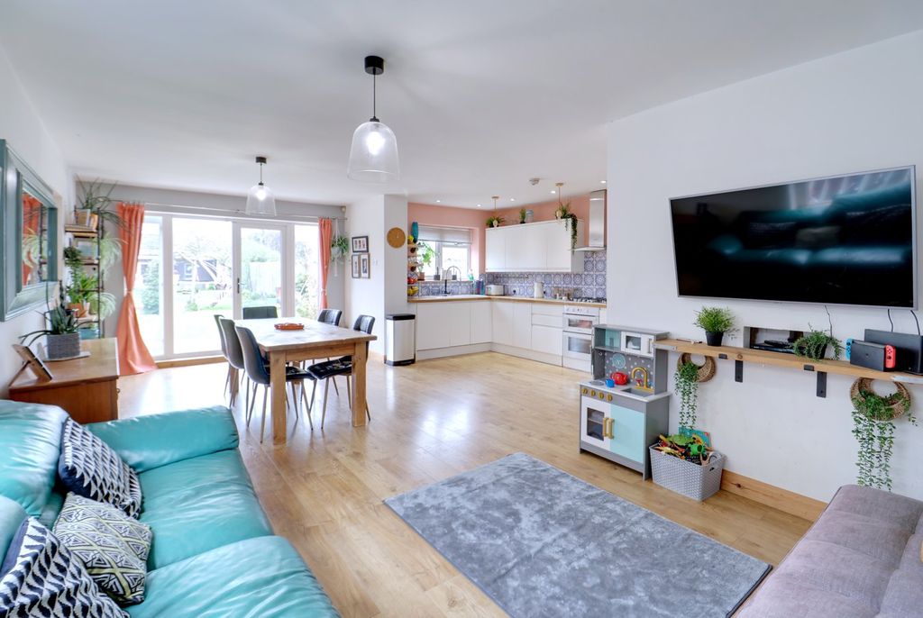 Property photo 3 of 25