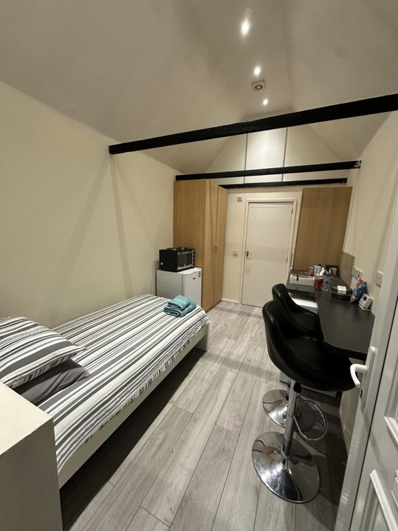 Property photo 3 of 8 Photo 4