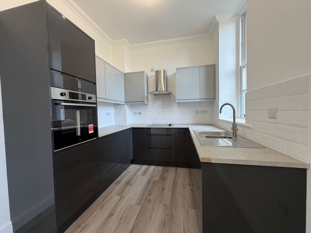 Property photo 2 of 14 Dining Kitchen
