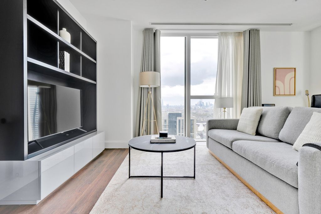 Property photo 1 of 48 Living Room