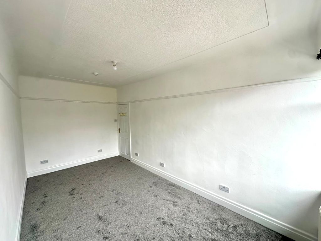 Property photo 2 of 14 Image