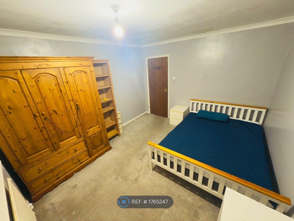 Property photo 1 of 8 Room 2