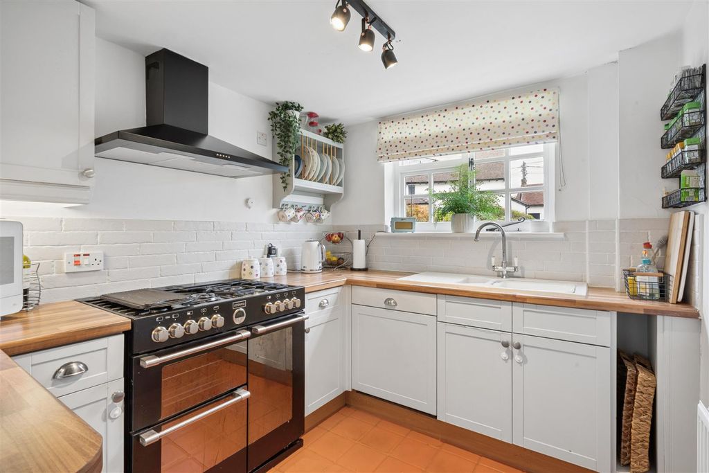 Property photo 3 of 25 Kitchen