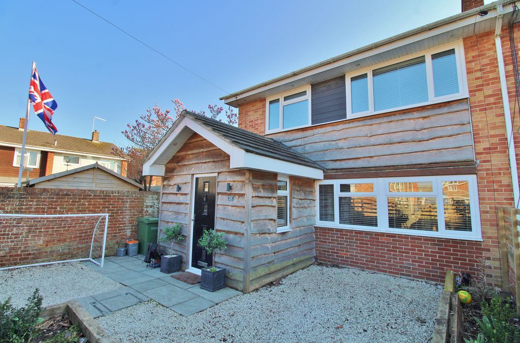 Property photo 1 of 32