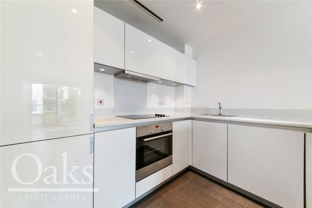 Property photo 3 of 8 Kitchen