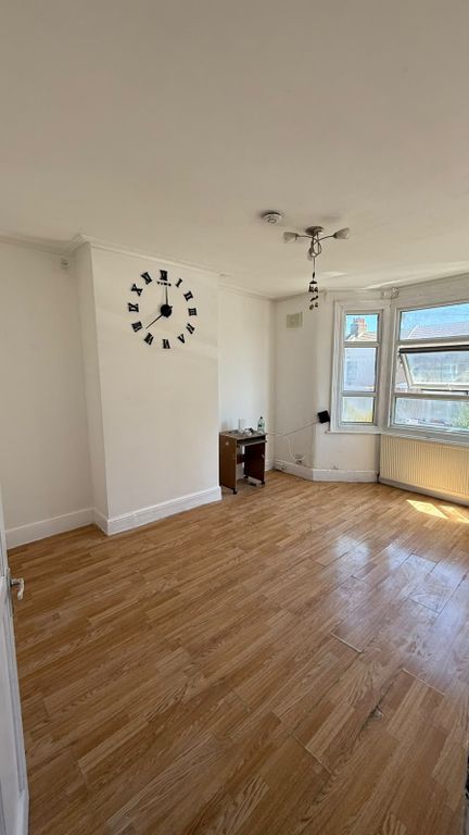 Property photo 1 of 8 Two Bedroom For Short Let - Three To Six Month Maximum