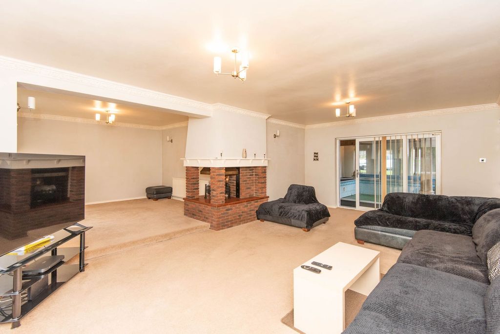 Property photo 3 of 33