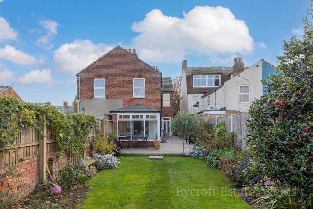 Property photo 2 of 15