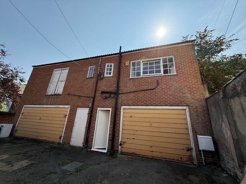 Property photo 1 of 8