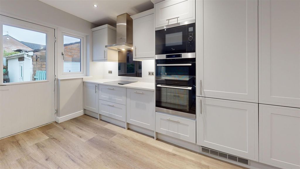 Property photo 3 of 15 3-Gill-Close-Kitchen.Jpg