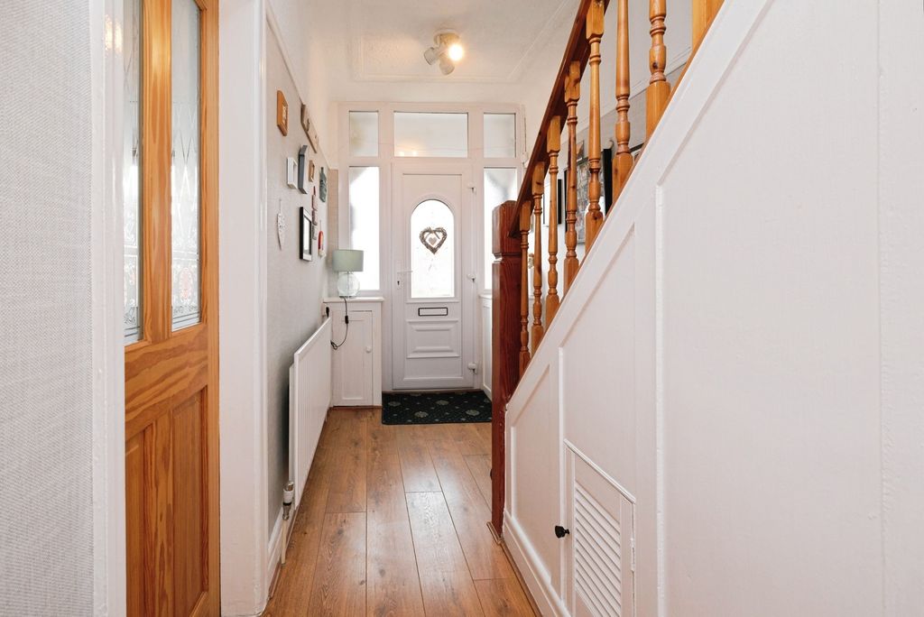 Property photo 3 of 17 Photo