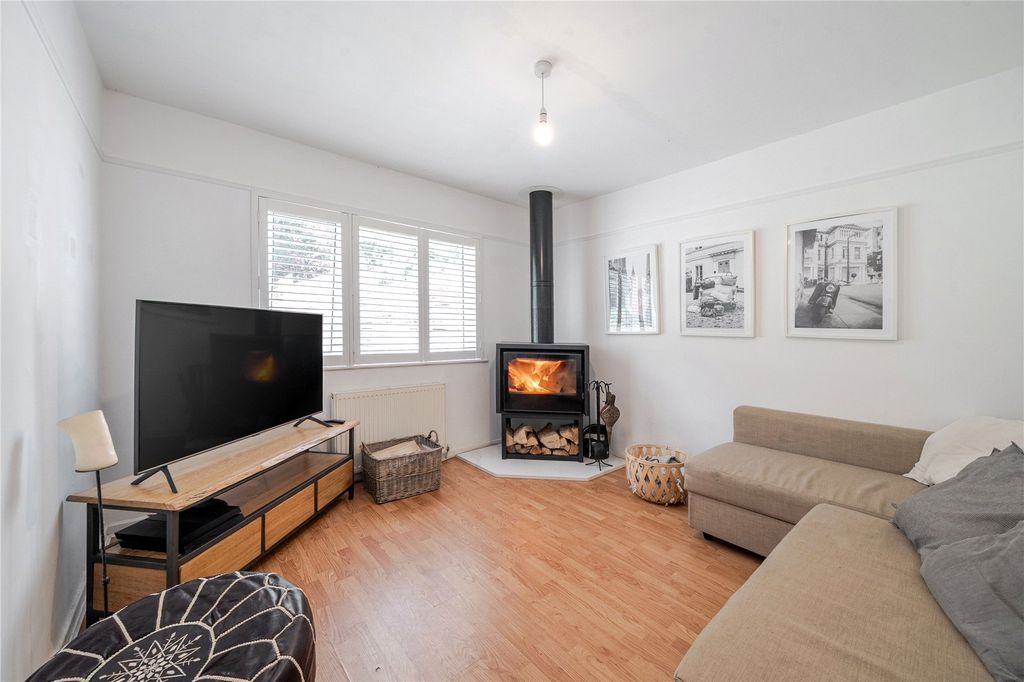 Property photo 2 of 26 Lounge