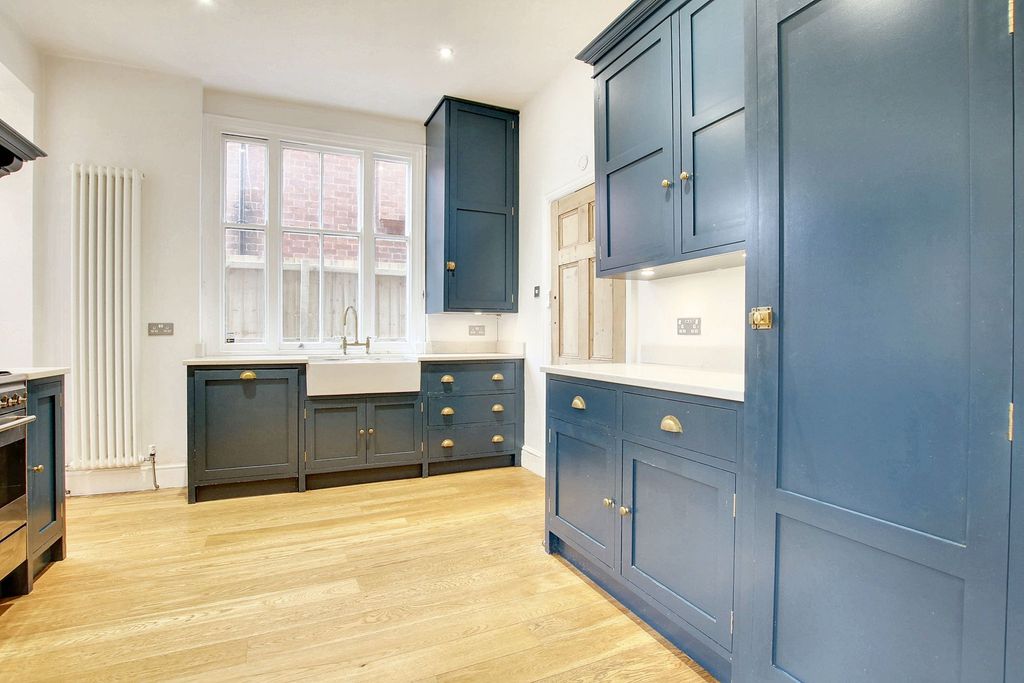 Property photo 2 of 39