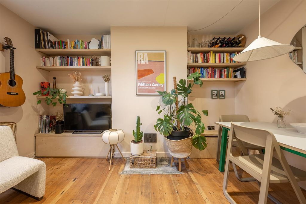 Property photo 1 of 16 Pembury Road, E5