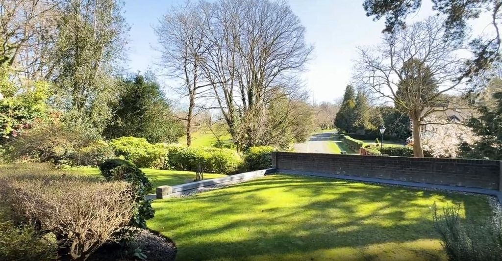 Property photo 2 of 22 Picture No. 27