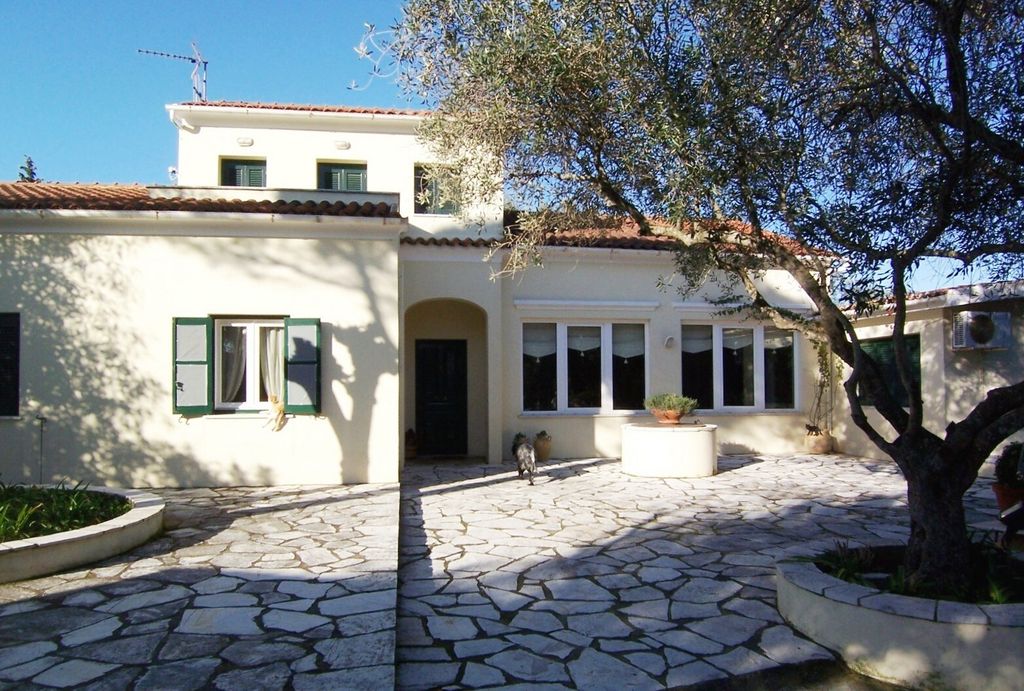 Property photo 1 of 14 Villa From The Garden