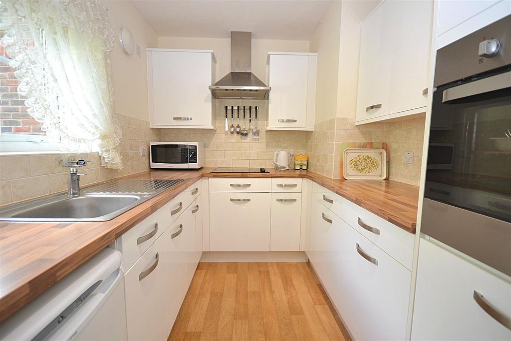 Property photo 3 of 16 82 (1).Png