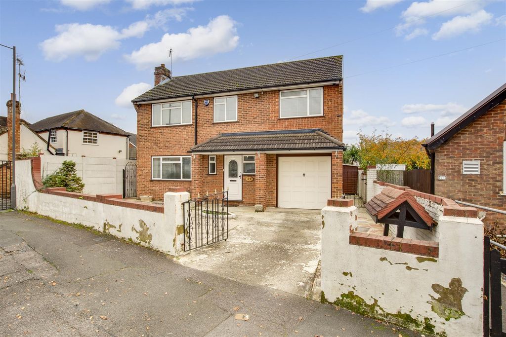 Property photo 1 of 16 23 Abbey Barn Road, Hp11 1Rr-16.Jpg