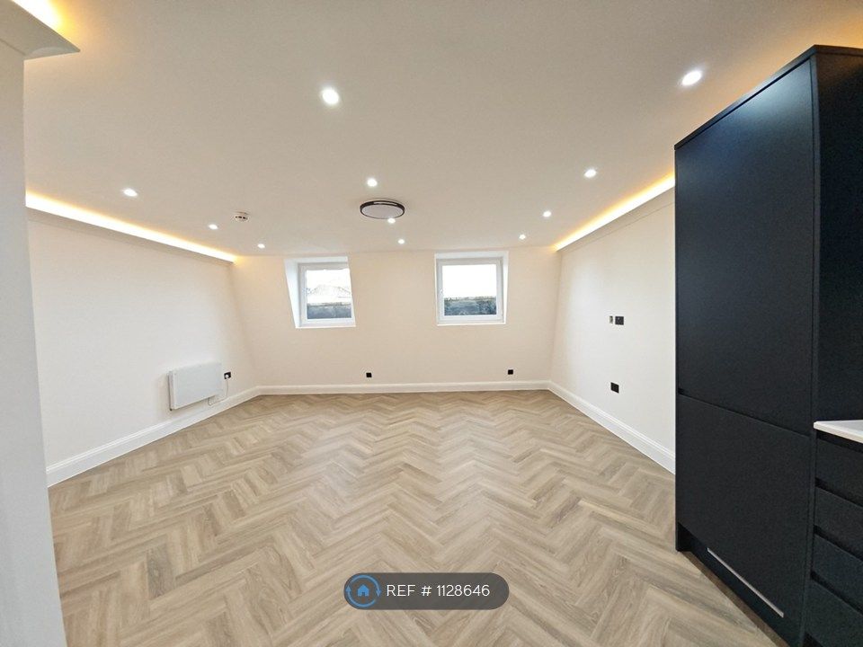 Property photo 2 of 4 Living/Bedroom