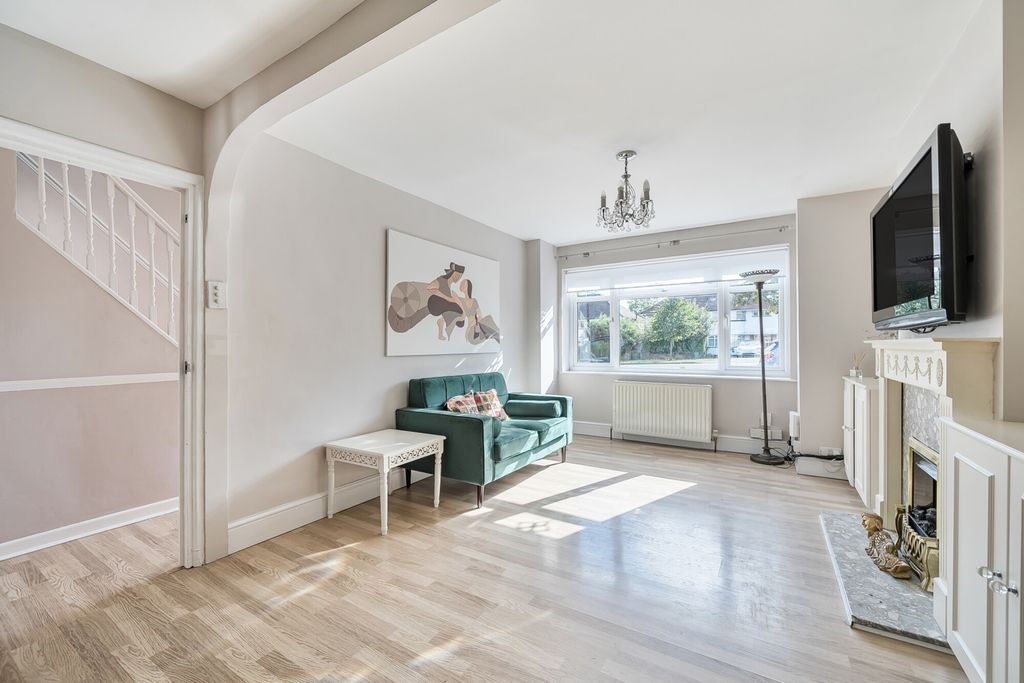 Property photo 2 of 18 1335919-17-689E1c...