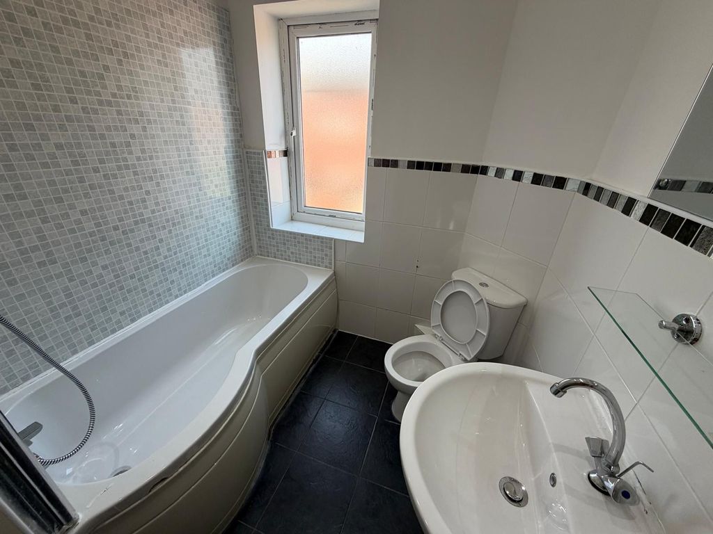 Property photo 3 of 3