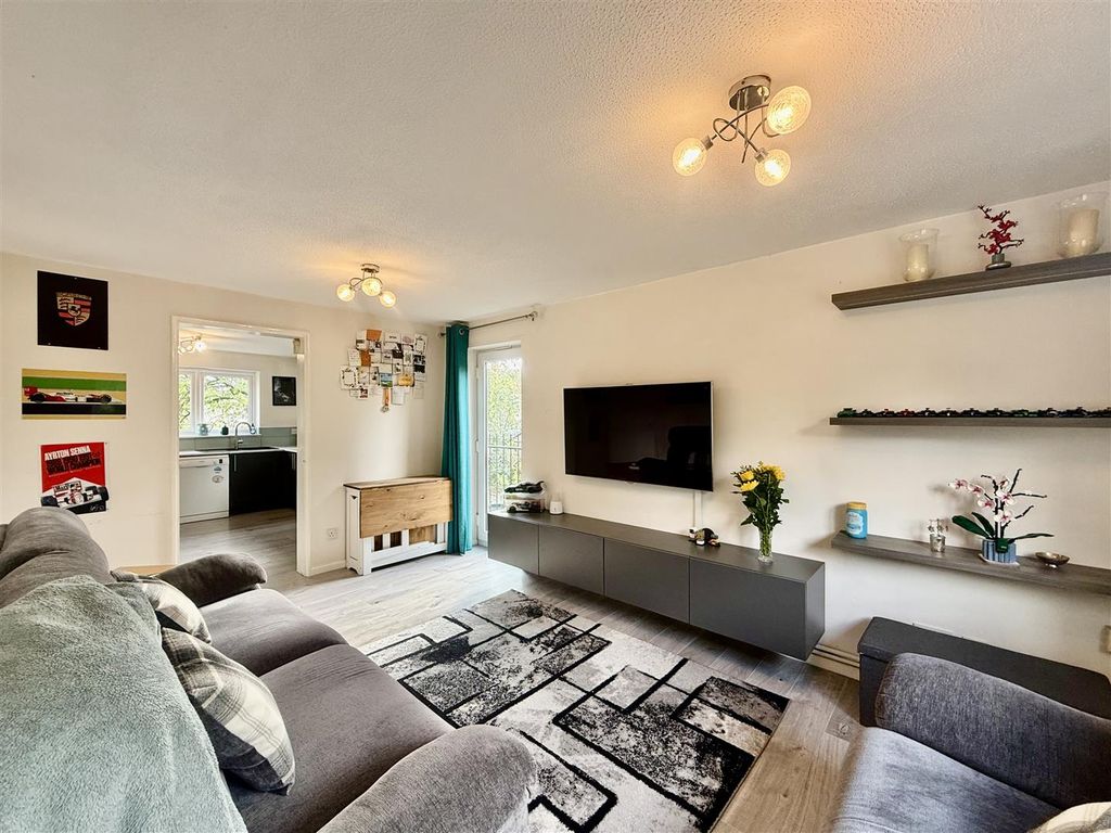 Property photo 2 of 11 2