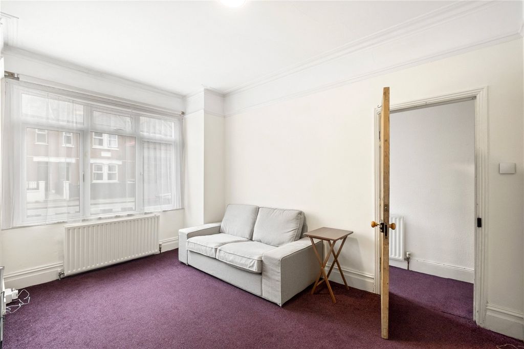 Property photo 2 of 11 Picture No. 14