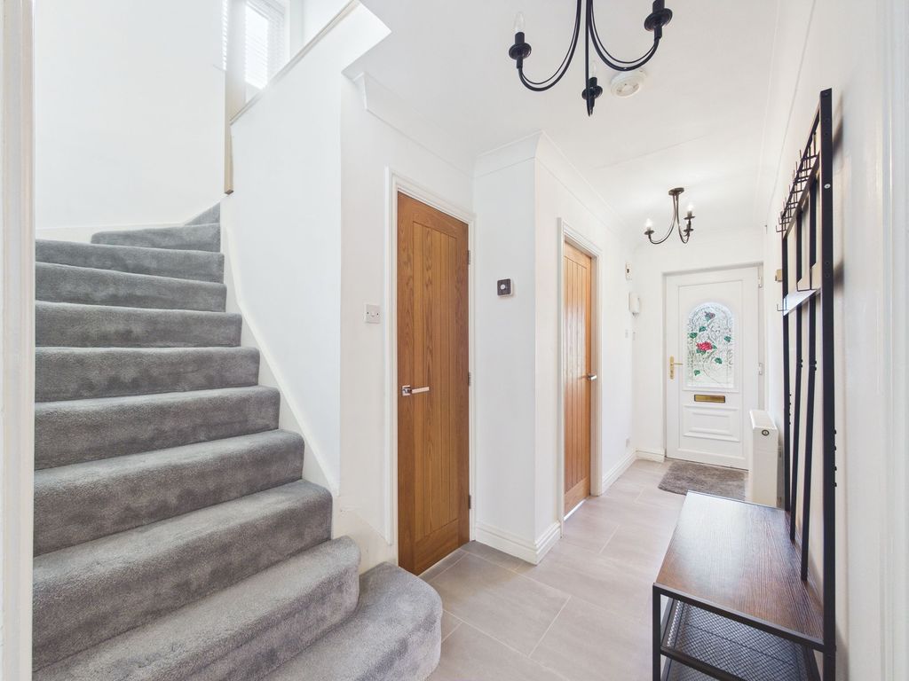 Property photo 3 of 28