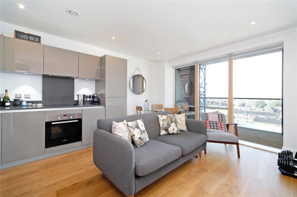 Property photo 3 of 11 Reception Room