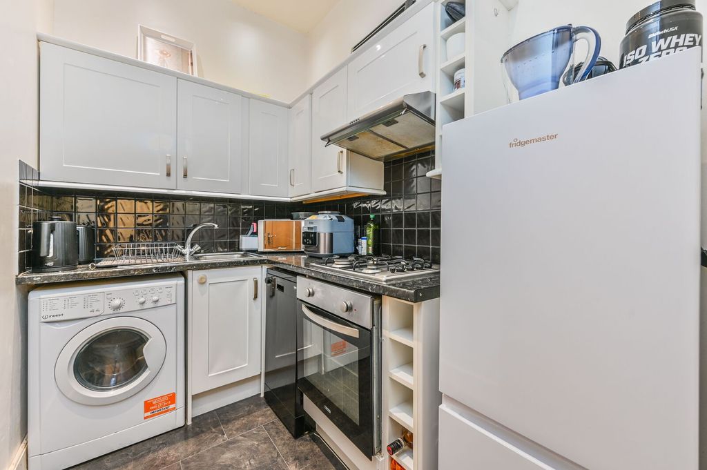 Property photo 3 of 6