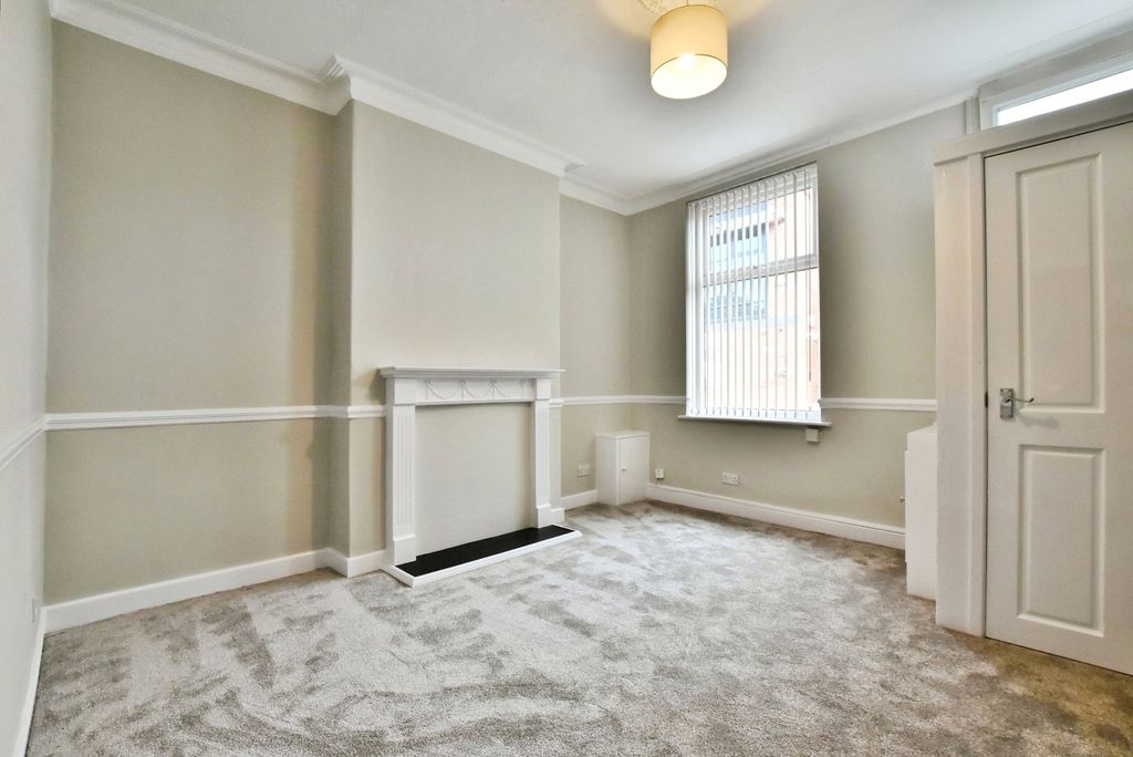 Property photo 3 of 17 Photo