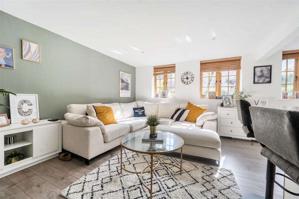 Property photo 3 of 14 1472558-5-6A27d1B92B966.Jpg