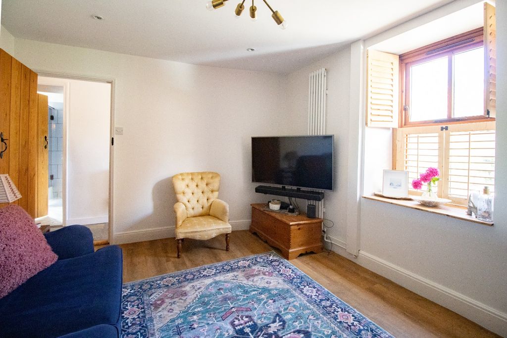 Property photo 3 of 23 5198317