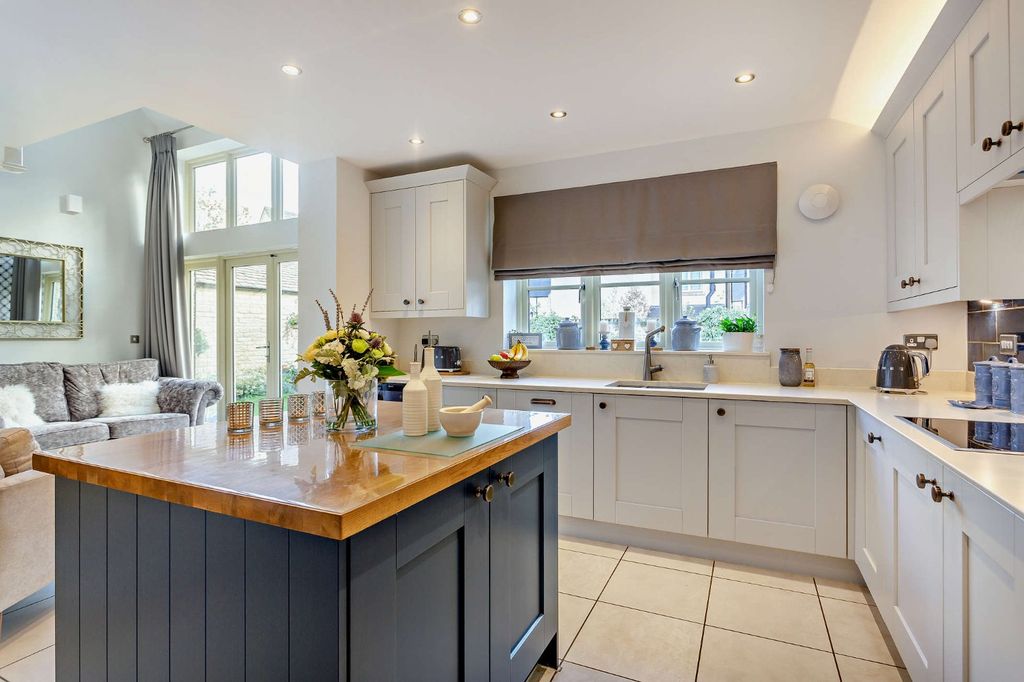 Property photo 2 of 26 Picture No. 28