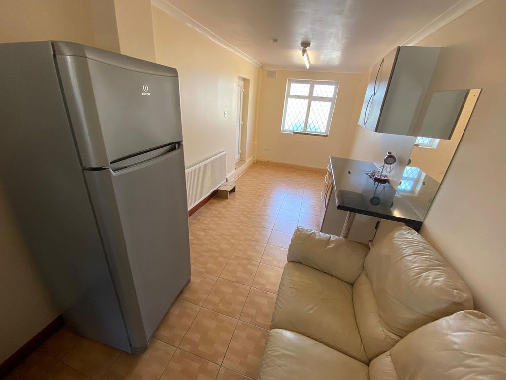 Property photo 1 of 5 Bedroom