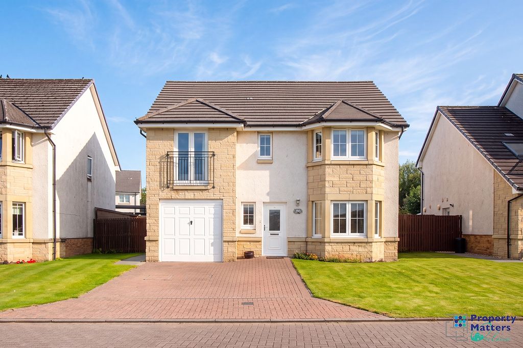 Property photo 1 of 27 4 Bedroom Detached Villa