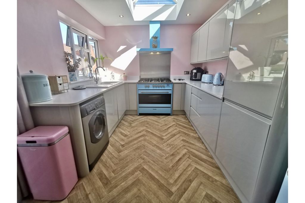 Property photo 2 of 17 Kitchen/Diner