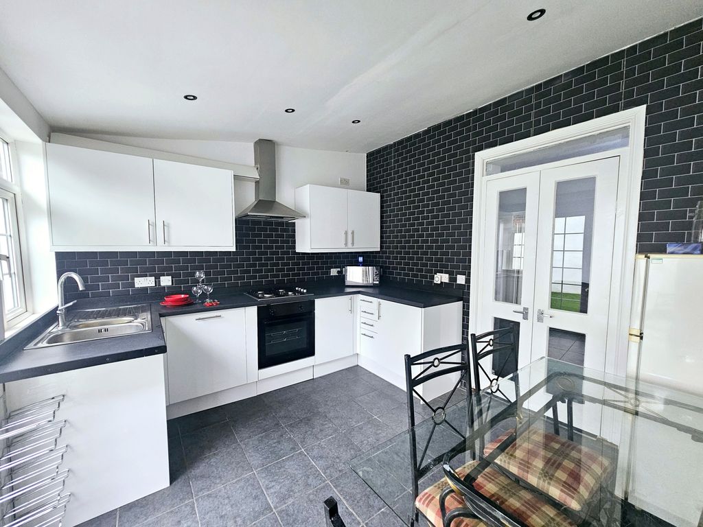 Property photo 1 of 13 Image